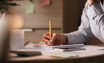 Куди звітувати за найманих працівників та оренду землі в іншому районі?