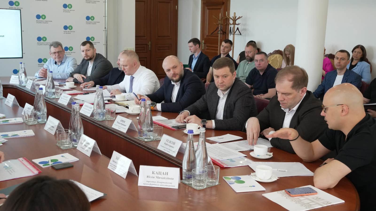 ДПС спільно з правоохоронними органами створили міжвідомчу робочу групу для протидії схемам виведення коштів за кордон. Фото № 2/1