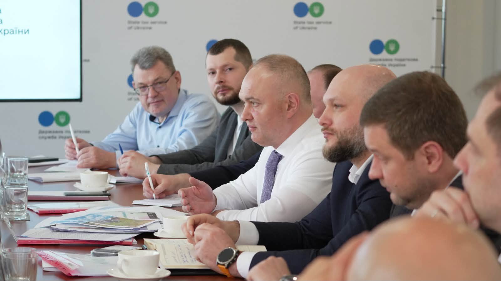 ДПС спільно з правоохоронними органами створили міжвідомчу робочу групу для протидії схемам виведення коштів за кордон. Фото № 3/2