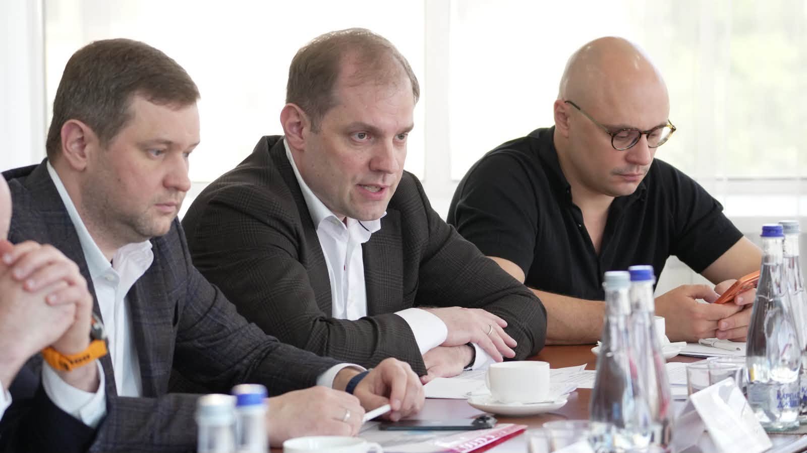 ДПС спільно з правоохоронними органами створили міжвідомчу робочу групу для протидії схемам виведення коштів за кордон. Фото № 5/4